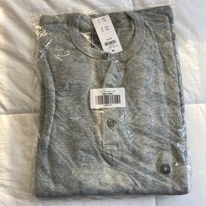 A&F mens 3-button L/S Henley thermal in size medium.